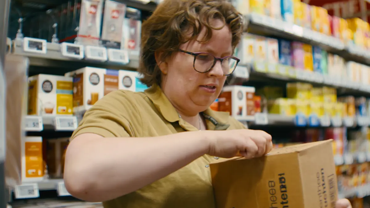 een mevrouw aan het werk
