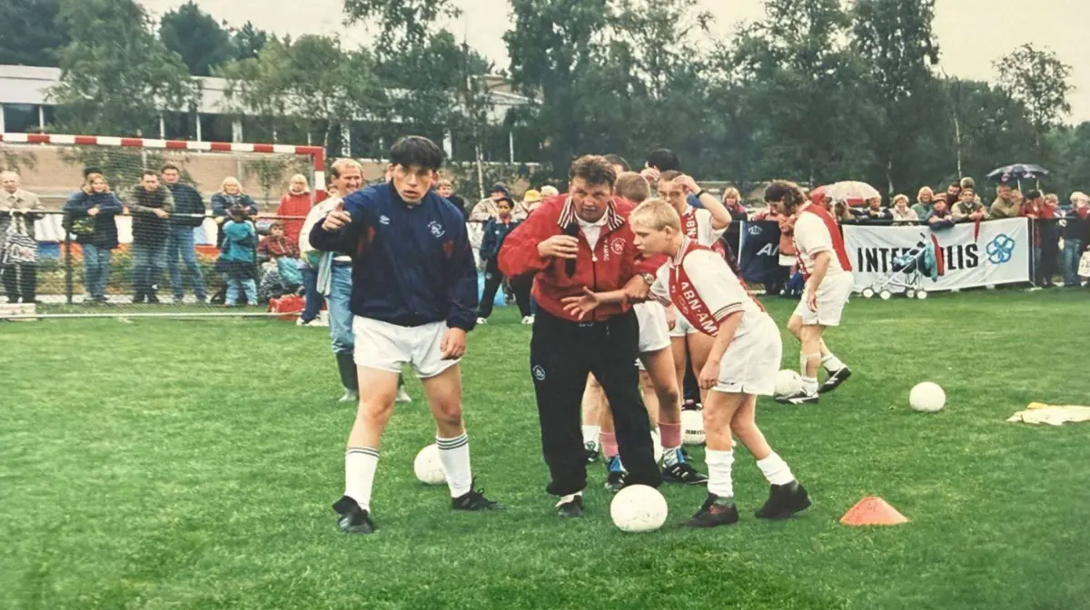 Clienten tijdens een feest op een grasveld