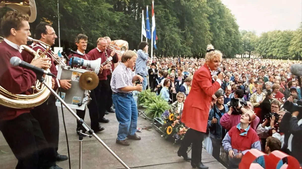 Feest met zangers en band