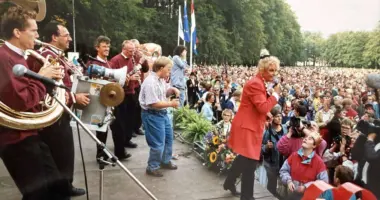 Feest met zangers en band